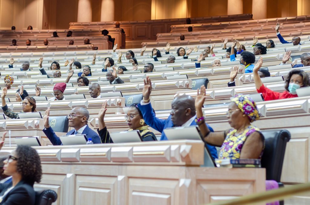 GRUPO PARLAMENTAR DO MPLA VOTA A FAVOR DE INDICAÇÃO DE NOVOS MEMBROS PARA A COMISSÃO NACIONAL ELEITORAL